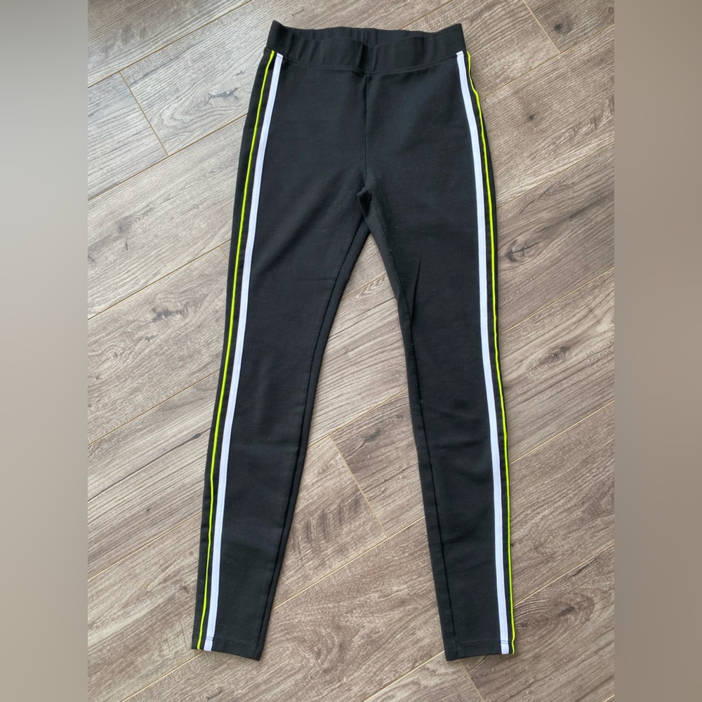 CLEAROUT Ardenes black sporty pants/leggings with neon accents